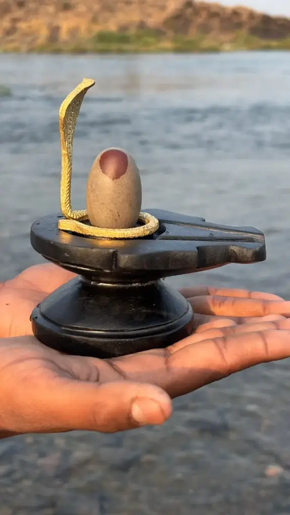 Trinetra Narmadeshwar Shivling 