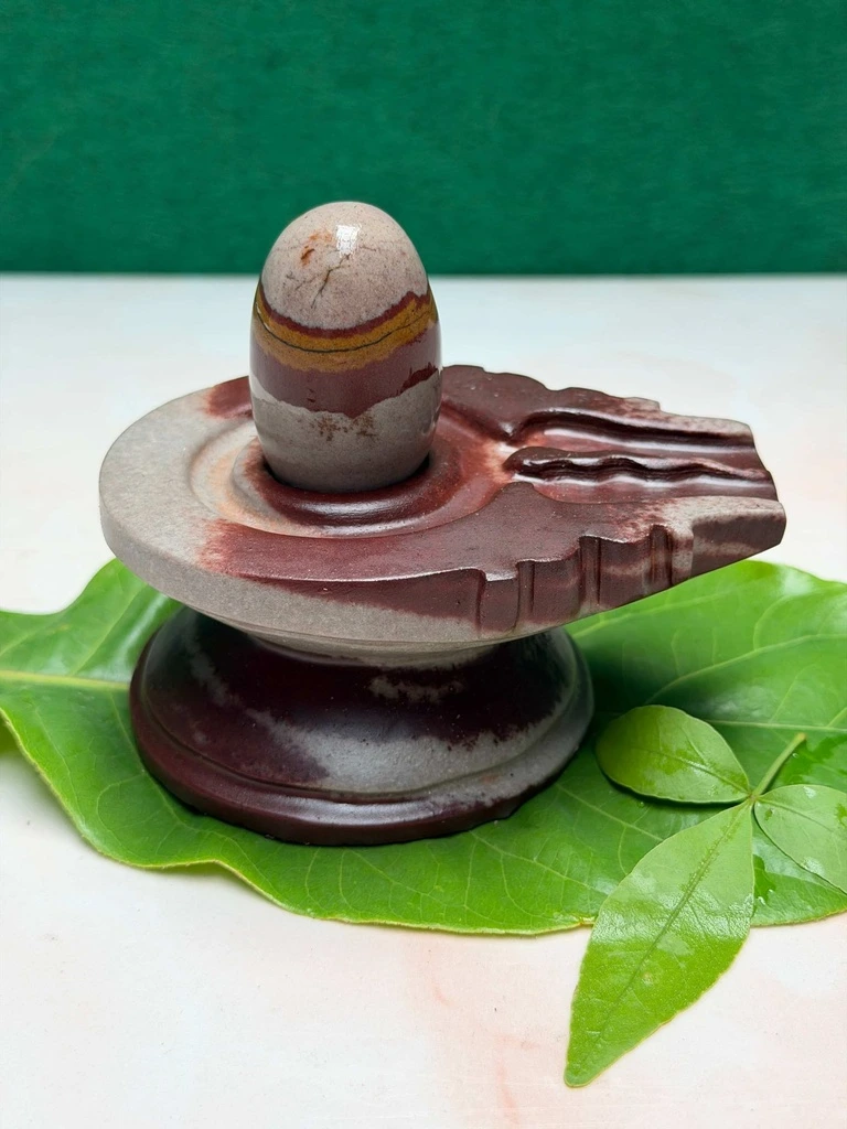 Very rare tripundmala dhari narmadeshwar shivling narmada shivling with ashok sundari included jaladhari