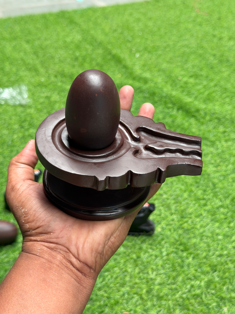 2.5 Inch Swayambhu Narmadeshwar Shivling With 5 Inch Damru Jaladhari (yonibase)