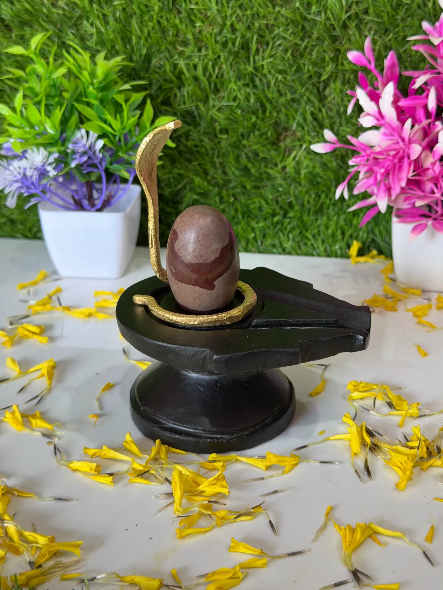 Red janeudhari Original Narmadeshwar Shivling for Daily Worship and Meditation, Sacred Narmada Stone, 2 Inch (Thumb Size)