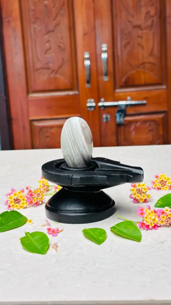 Rare Pattern Shivling – Natural Markings for Auspicious Homes & Workspaces