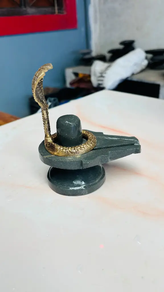 Akhand Nilkanth Narmadeshwar Shivling With 5 Mukhi Nag