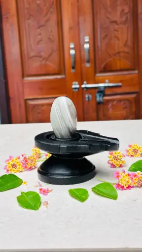 Rare Pattern Shivling – Natural Markings for Auspicious Homes & Workspaces